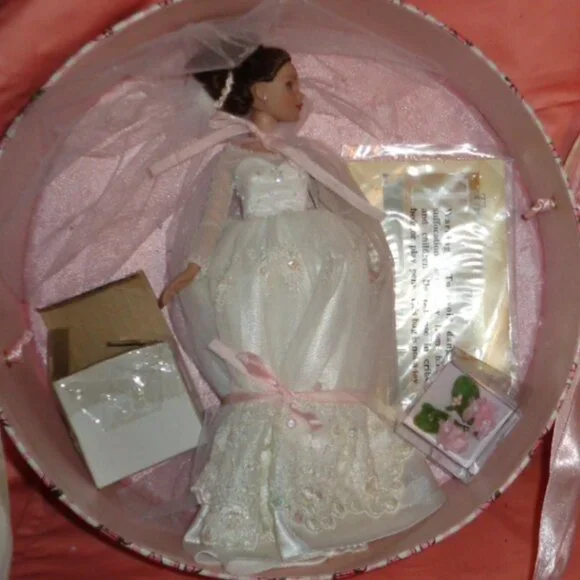 TONNER TINY KITTY FOREVER YOURS BRIDE HAT BOX W/LINGERIE-NEW IN HAT BOX-